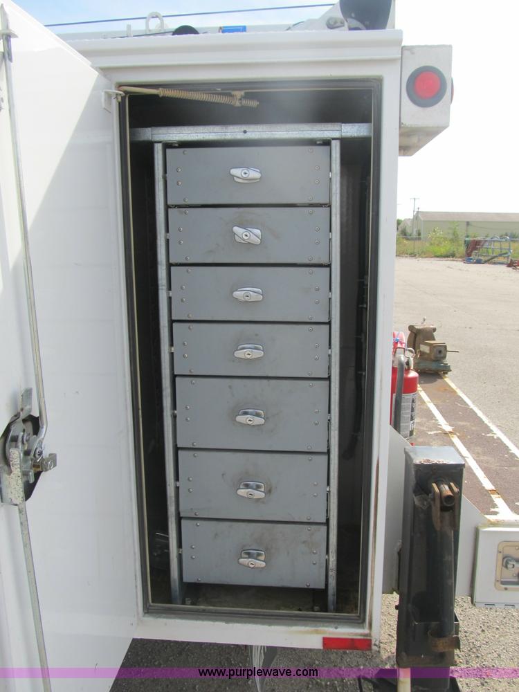 image for item B2918 2004 Ford F550 XL Super Duty service truck