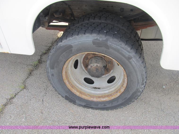 image for item B2918 2004 Ford F550 XL Super Duty service truck