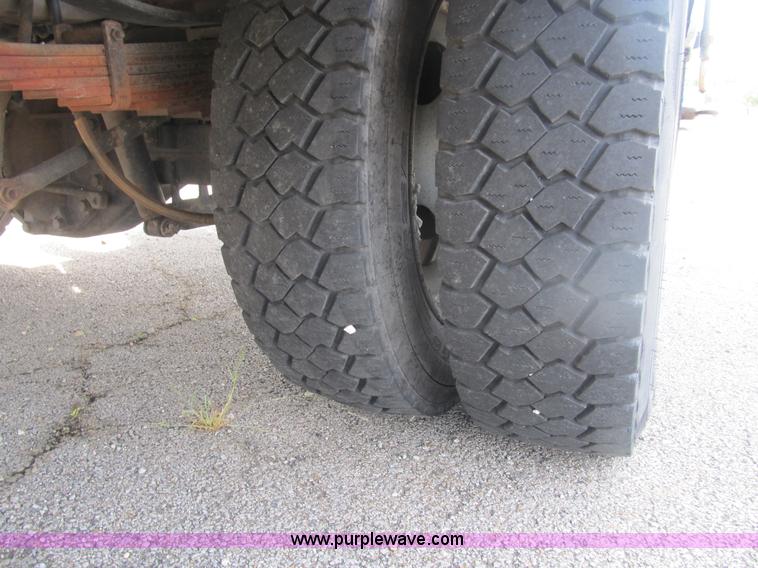 image for item B2918 2004 Ford F550 XL Super Duty service truck