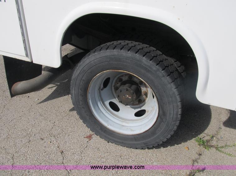 image for item B2918 2004 Ford F550 XL Super Duty service truck