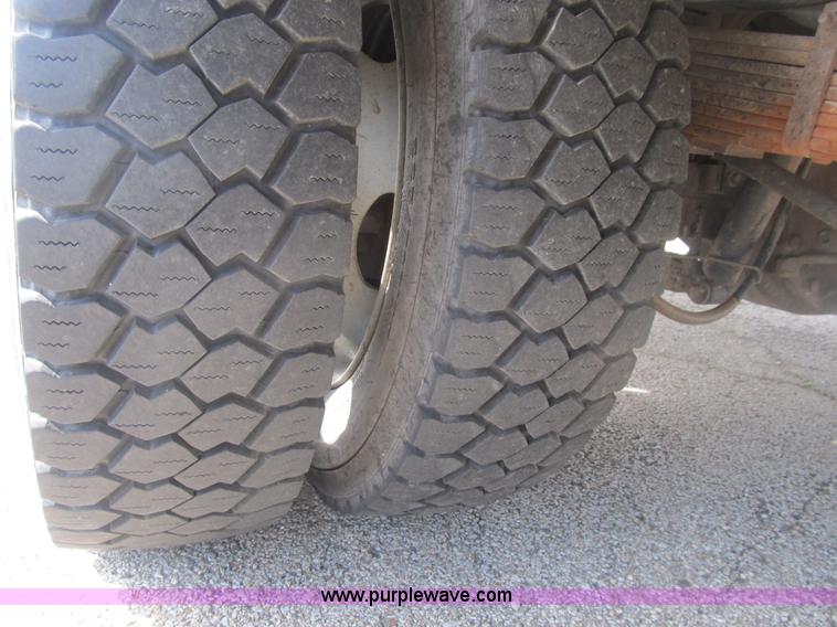 image for item B2918 2004 Ford F550 XL Super Duty service truck