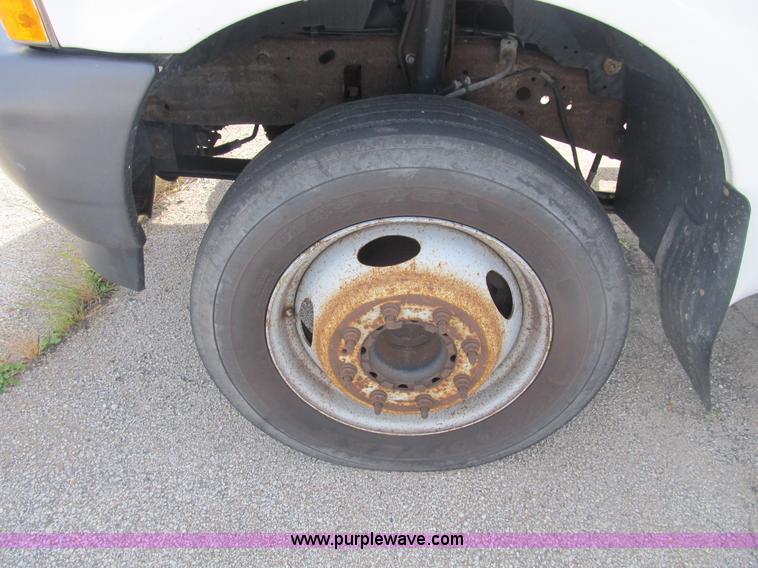 image for item B2918 2004 Ford F550 XL Super Duty service truck