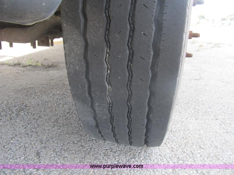 image for item B2918 2004 Ford F550 XL Super Duty service truck