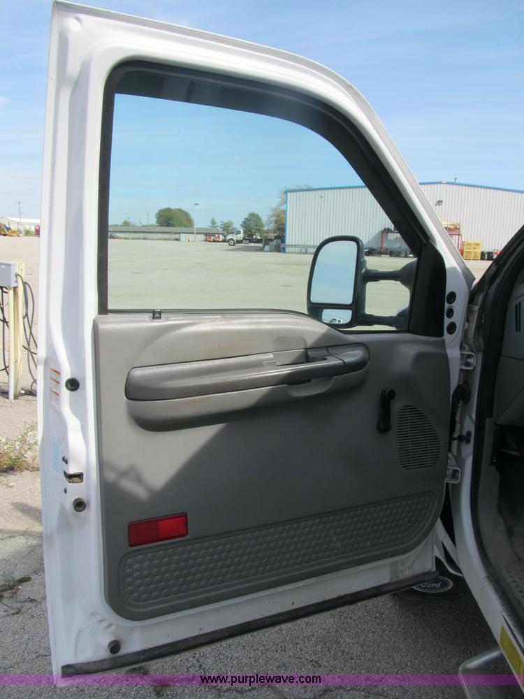 image for item B2918 2004 Ford F550 XL Super Duty service truck