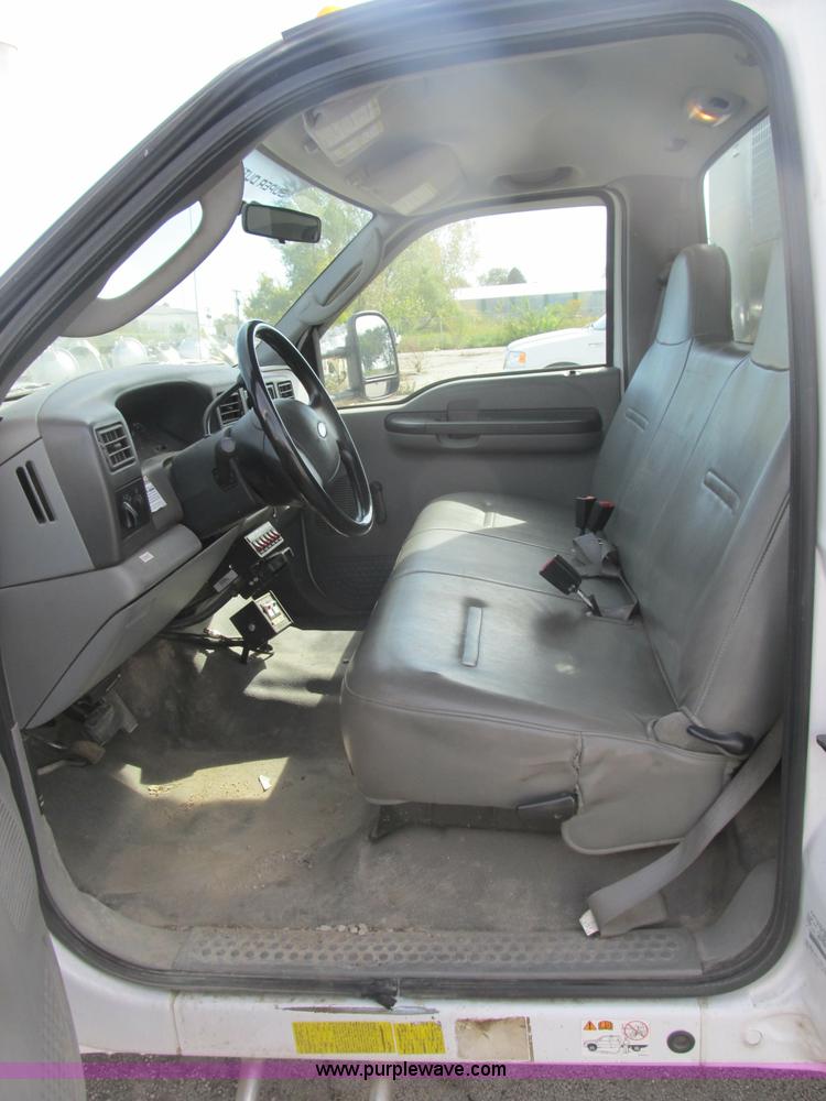 image for item B2918 2004 Ford F550 XL Super Duty service truck