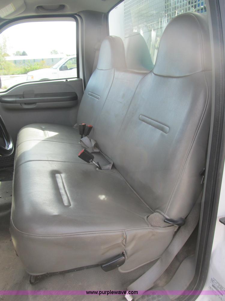 image for item B2918 2004 Ford F550 XL Super Duty service truck