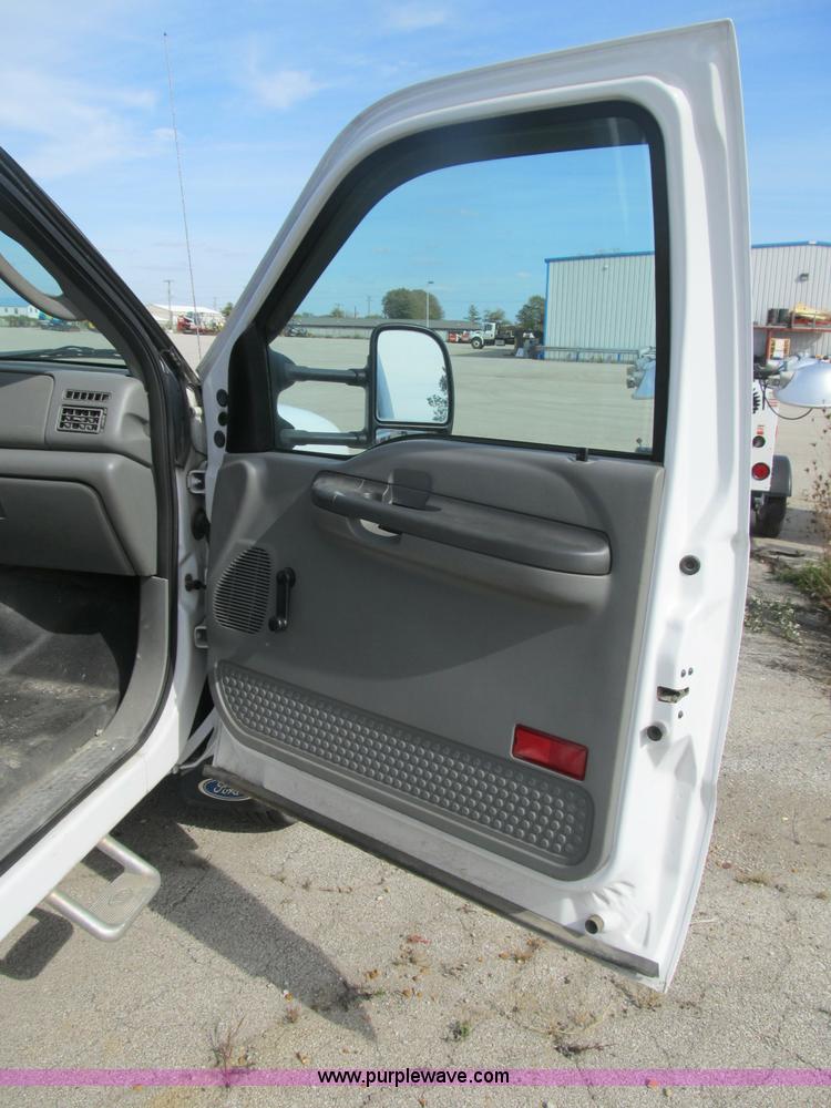 image for item B2918 2004 Ford F550 XL Super Duty service truck