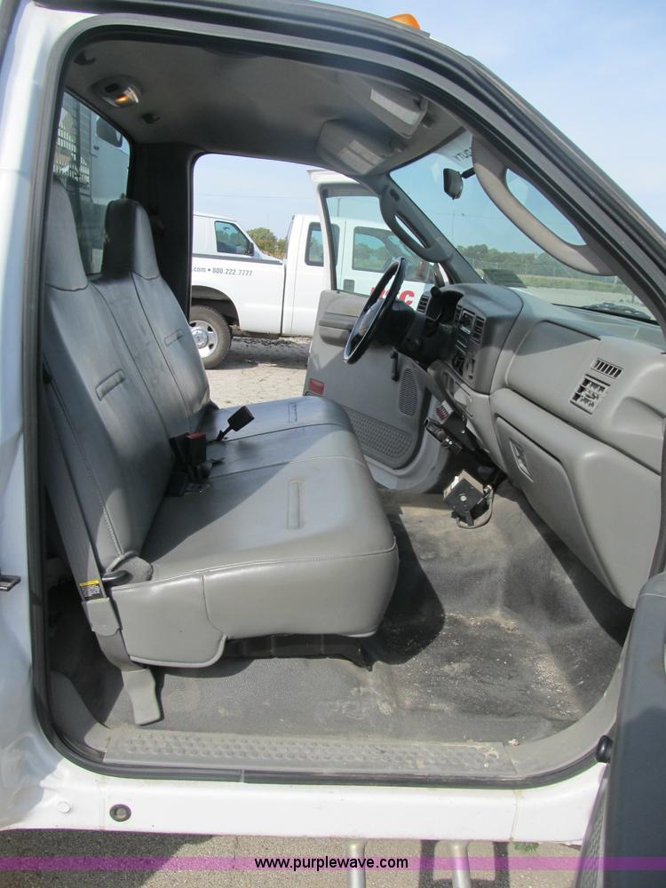 image for item B2918 2004 Ford F550 XL Super Duty service truck