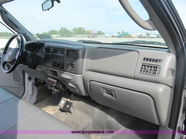 image for item B2918 2004 Ford F550 XL Super Duty service truck