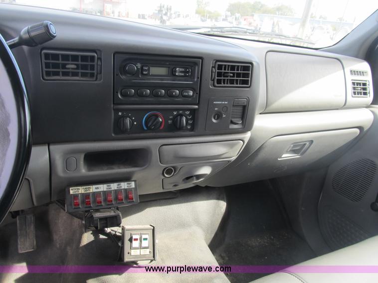 image for item B2918 2004 Ford F550 XL Super Duty service truck