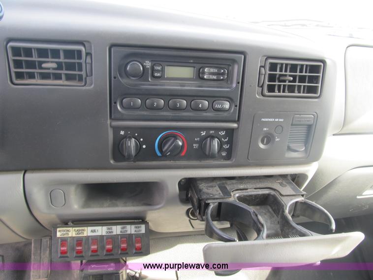 image for item B2918 2004 Ford F550 XL Super Duty service truck