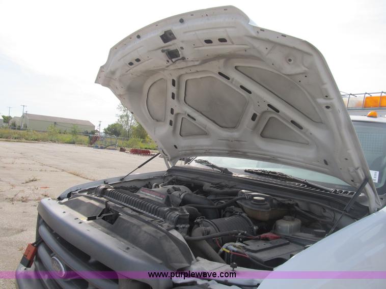 image for item B2918 2004 Ford F550 XL Super Duty service truck