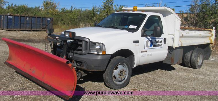 image for item B2919 2004 Ford F550 XL Super Duty pickup truck