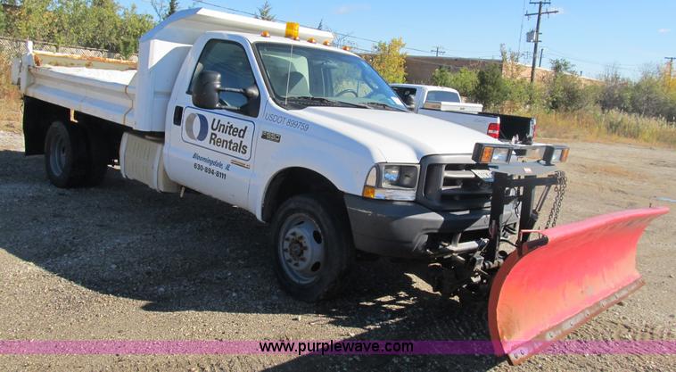 image for item B2919 2004 Ford F550 XL Super Duty pickup truck