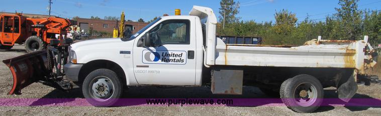 image for item B2919 2004 Ford F550 XL Super Duty pickup truck