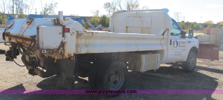 image for item B2919 2004 Ford F550 XL Super Duty pickup truck