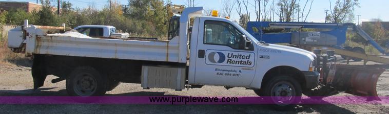 image for item B2919 2004 Ford F550 XL Super Duty pickup truck