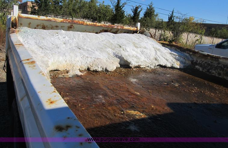 image for item B2919 2004 Ford F550 XL Super Duty pickup truck