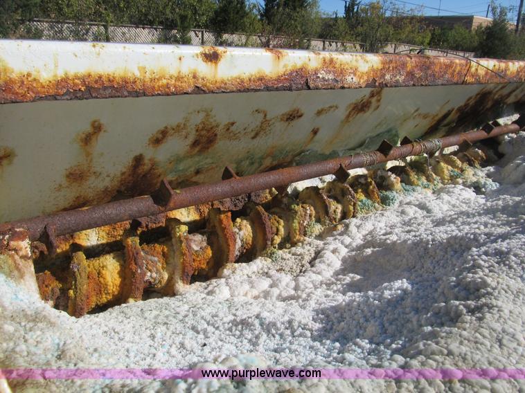 image for item B2919 2004 Ford F550 XL Super Duty pickup truck