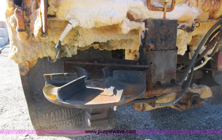 image for item B2919 2004 Ford F550 XL Super Duty pickup truck