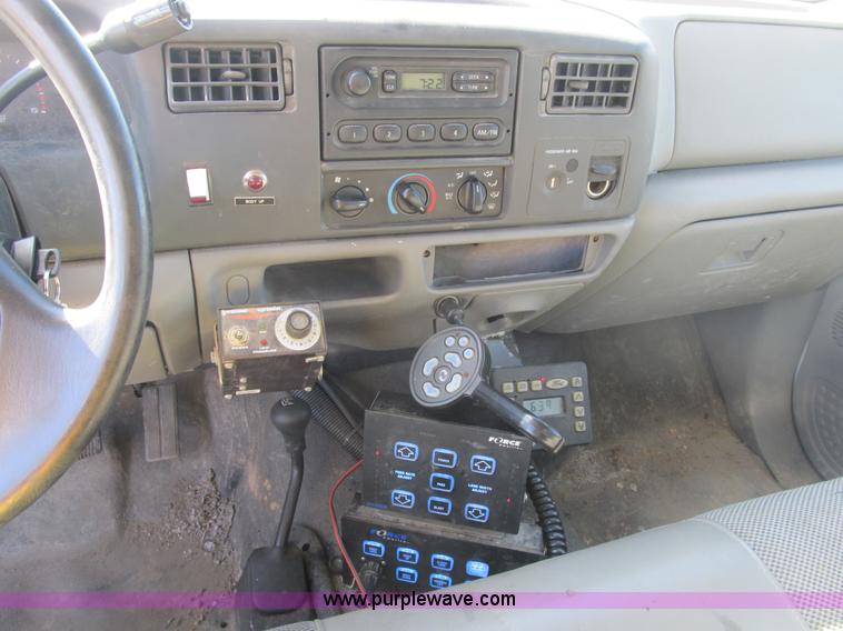 image for item B2919 2004 Ford F550 XL Super Duty pickup truck