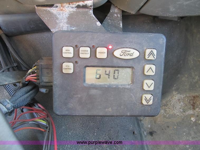 image for item B2919 2004 Ford F550 XL Super Duty pickup truck