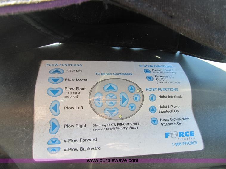 image for item B2919 2004 Ford F550 XL Super Duty pickup truck