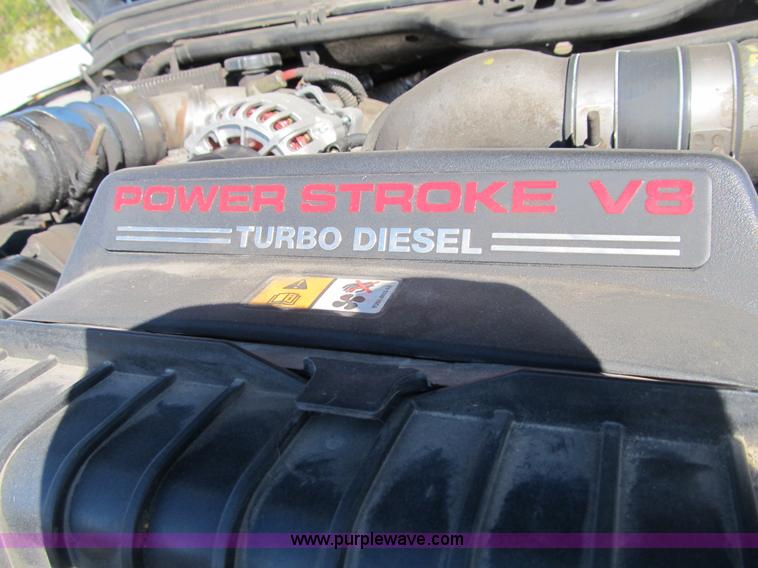 image for item B2919 2004 Ford F550 XL Super Duty pickup truck