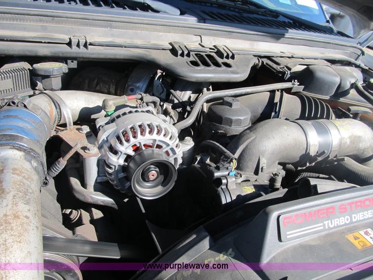 image for item B2919 2004 Ford F550 XL Super Duty pickup truck