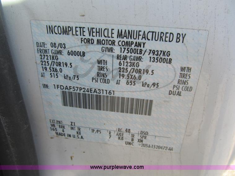 image for item B2919 2004 Ford F550 XL Super Duty pickup truck