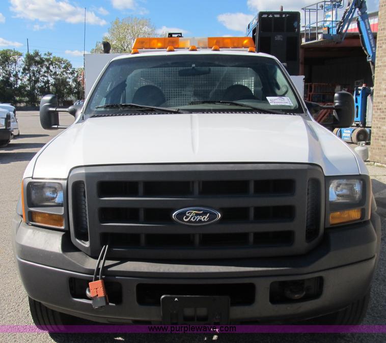 image for item B2921 2005 Ford F550 XL Super Duty service truck