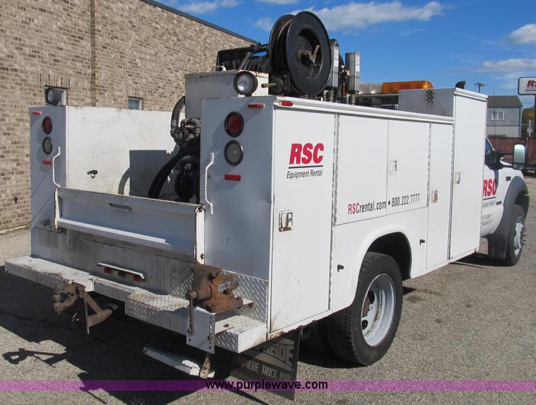 image for item B2921 2005 Ford F550 XL Super Duty service truck