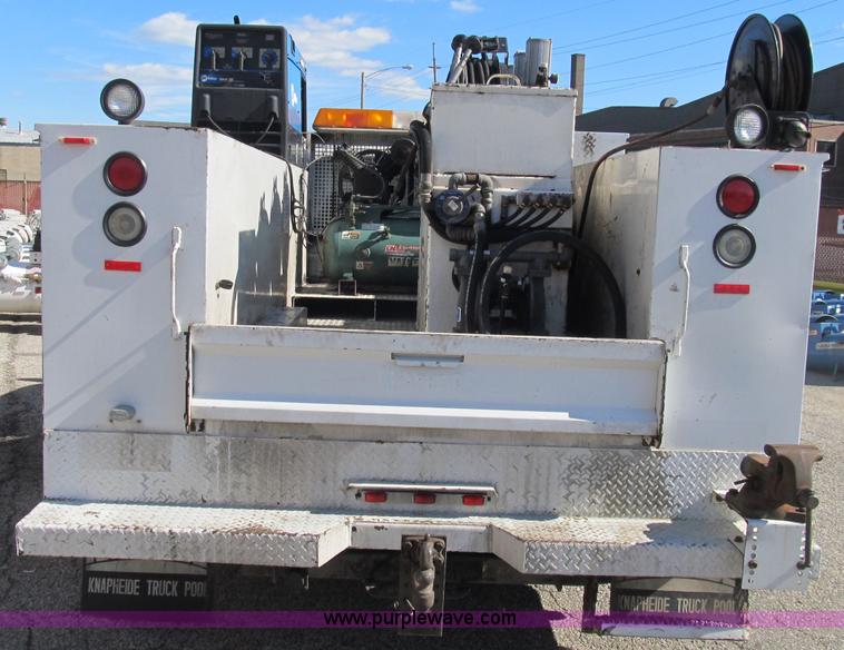 image for item B2921 2005 Ford F550 XL Super Duty service truck