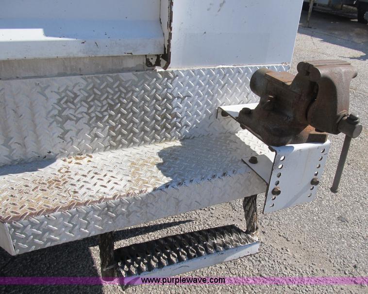 image for item B2921 2005 Ford F550 XL Super Duty service truck