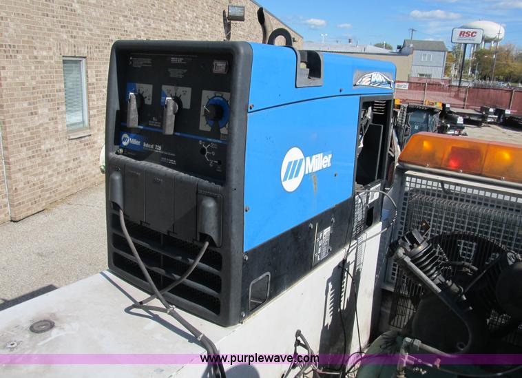 image for item B2921 2005 Ford F550 XL Super Duty service truck