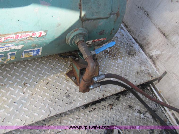 image for item B2921 2005 Ford F550 XL Super Duty service truck