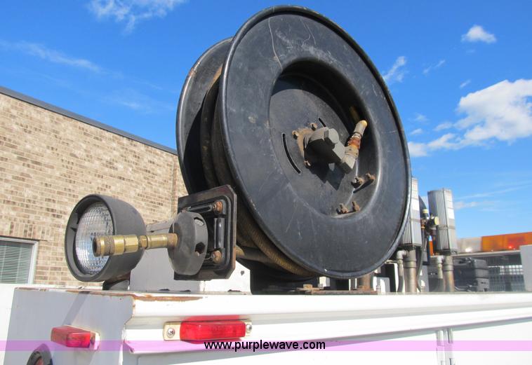 image for item B2921 2005 Ford F550 XL Super Duty service truck