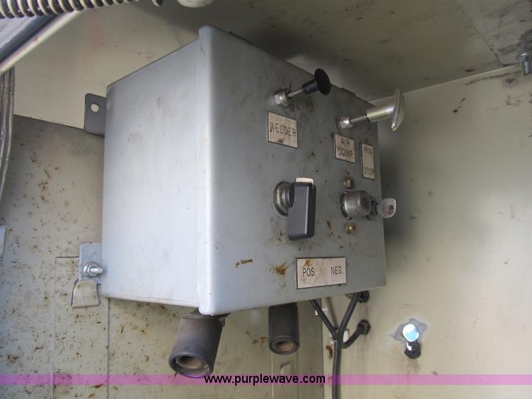 image for item B2921 2005 Ford F550 XL Super Duty service truck