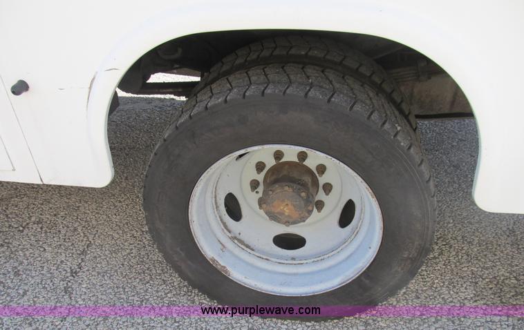 image for item B2921 2005 Ford F550 XL Super Duty service truck