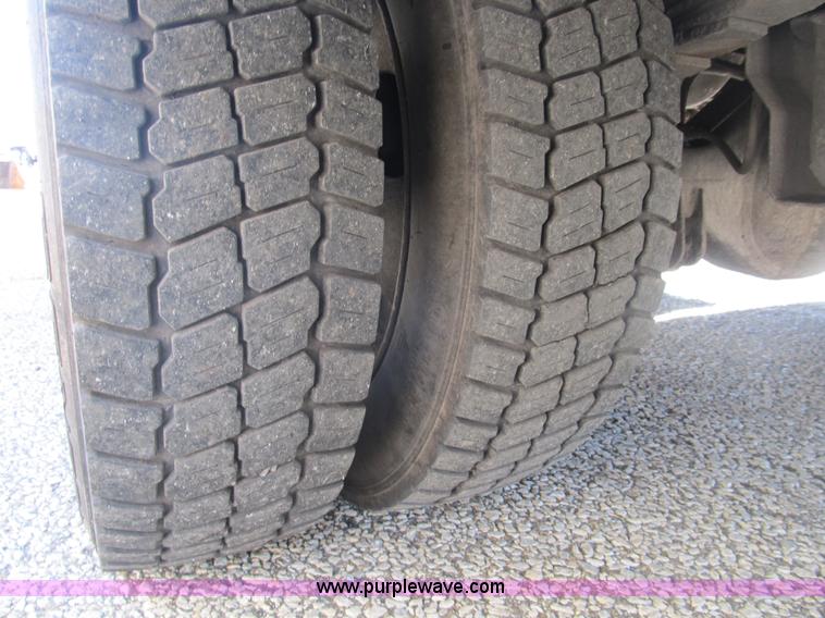 image for item B2921 2005 Ford F550 XL Super Duty service truck