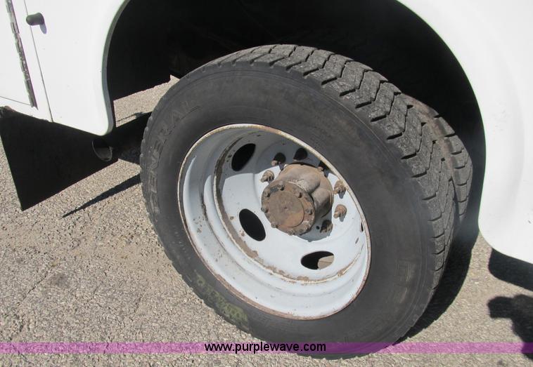 image for item B2921 2005 Ford F550 XL Super Duty service truck