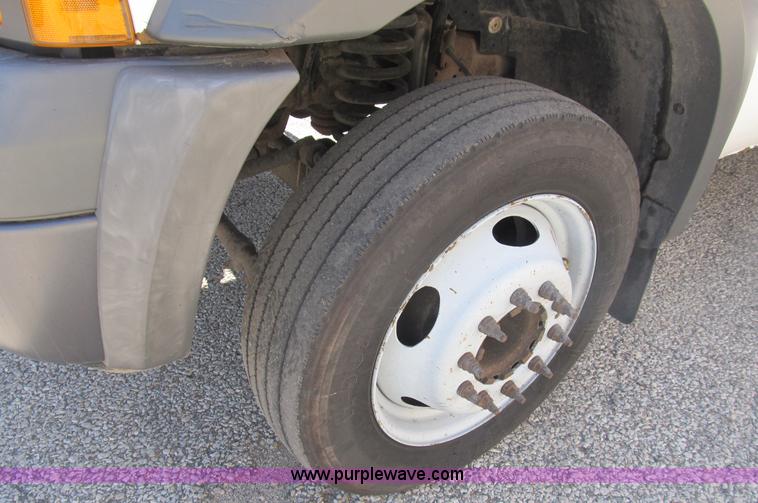 image for item B2921 2005 Ford F550 XL Super Duty service truck