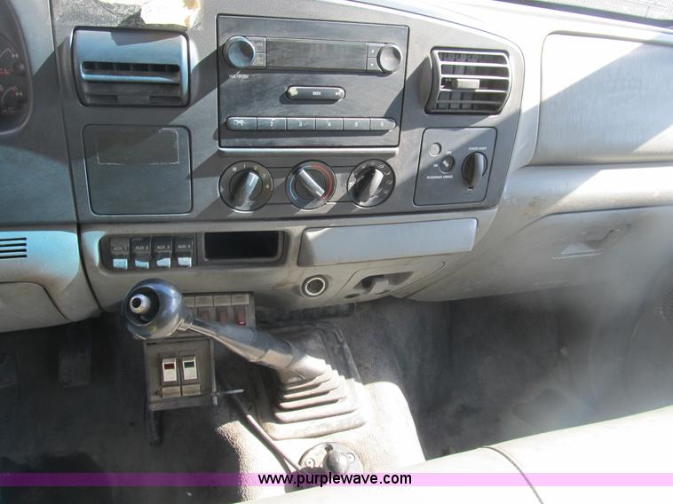 image for item B2921 2005 Ford F550 XL Super Duty service truck