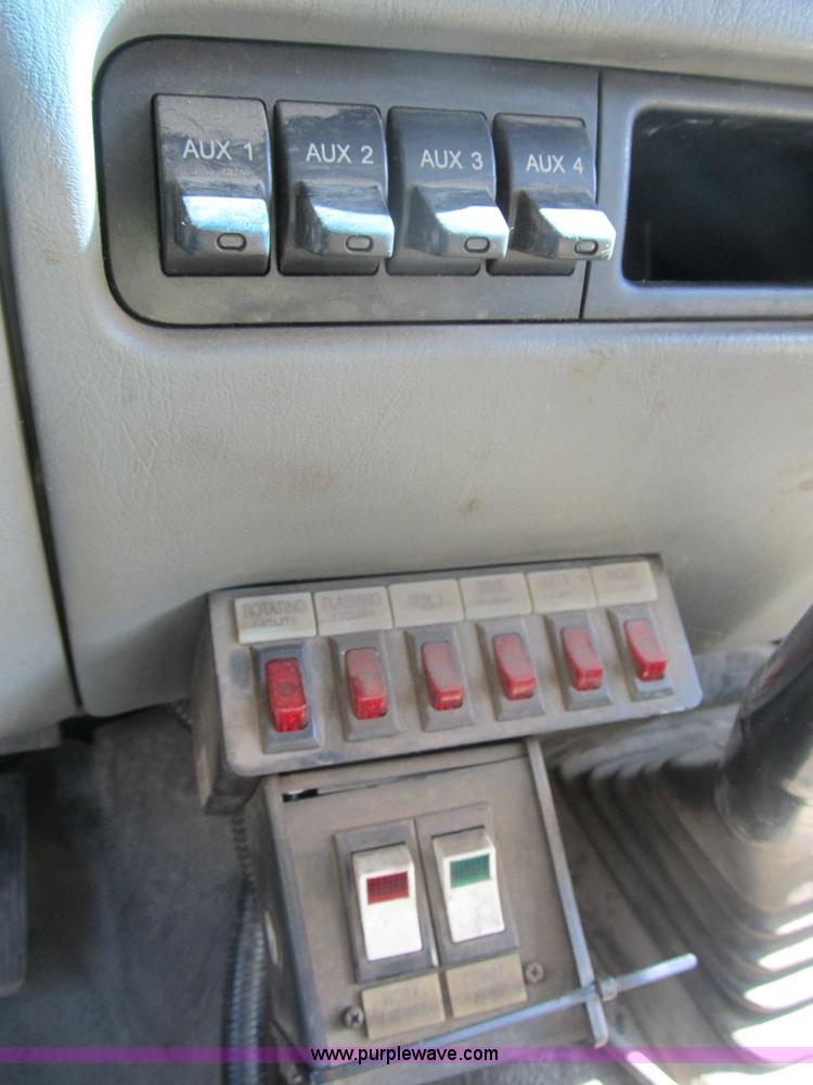 image for item B2921 2005 Ford F550 XL Super Duty service truck