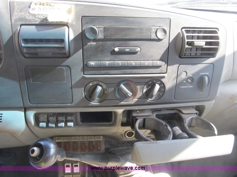 image for item B2921 2005 Ford F550 XL Super Duty service truck