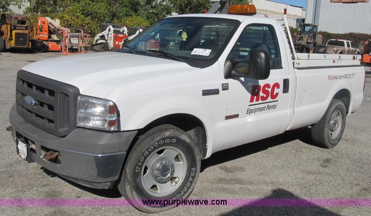 image for item B2922 2005 Ford F250 Super Duty XL pickup truck