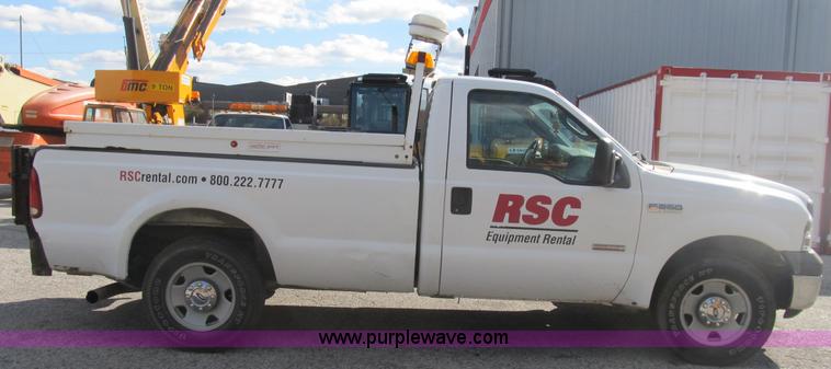 image for item B2922 2005 Ford F250 Super Duty XL pickup truck