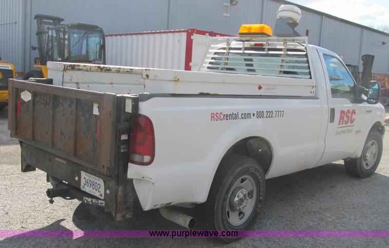 image for item B2922 2005 Ford F250 Super Duty XL pickup truck