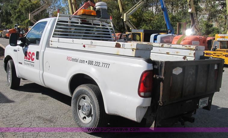 image for item B2922 2005 Ford F250 Super Duty XL pickup truck