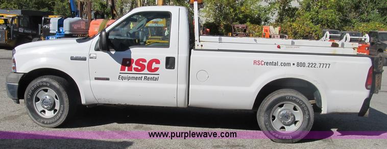 image for item B2922 2005 Ford F250 Super Duty XL pickup truck